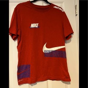 Nike mens medium dri-fit red t-shirt